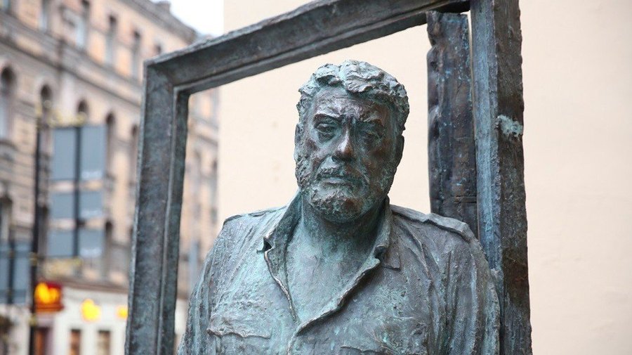 Памятник Сергею Довлатову