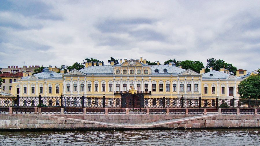 Фонтанный дом