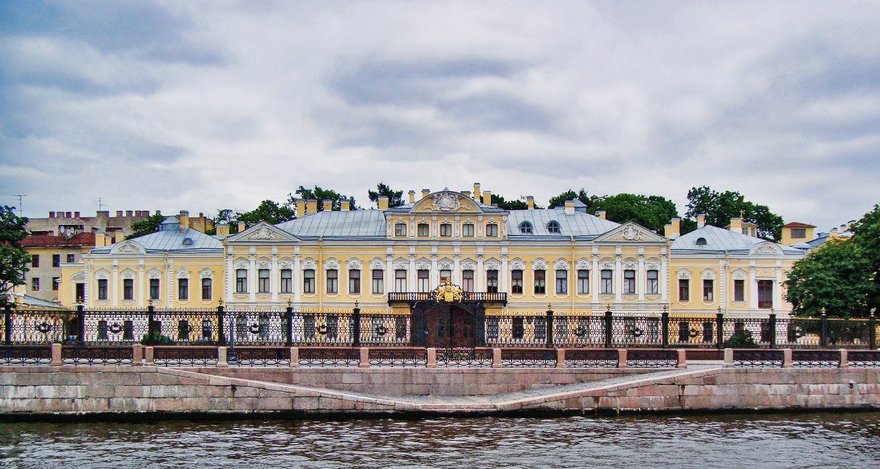 Фонтанный дом
