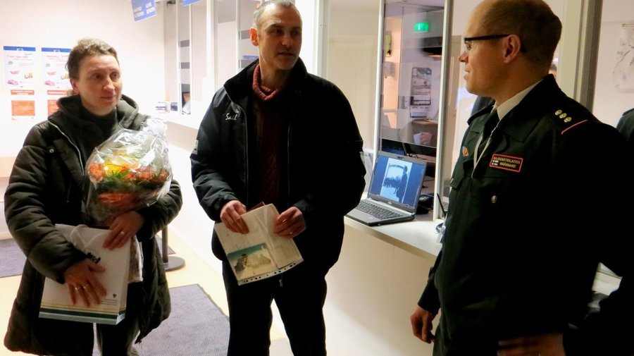 Финские пограничники в честь юбилея пункта пропуска дарили подарки и угощали кофе