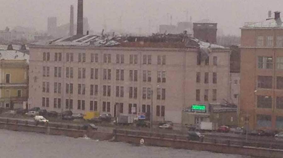 дом 15 по Пироговской набережной остался без кровли