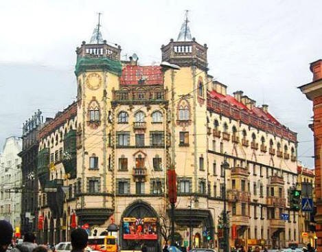 7 знаменитых домов Петербурга