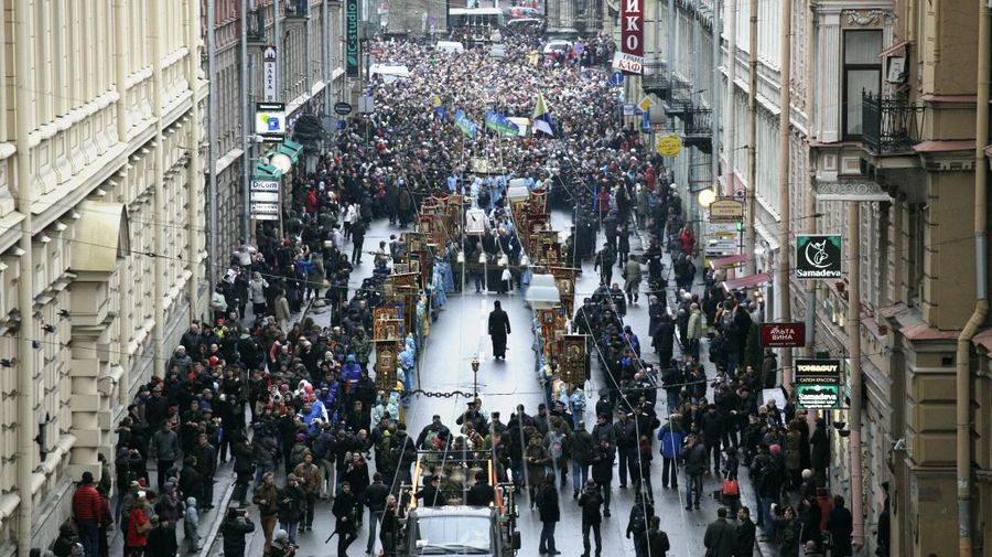 По улицам Петербурга прошел крестный ход