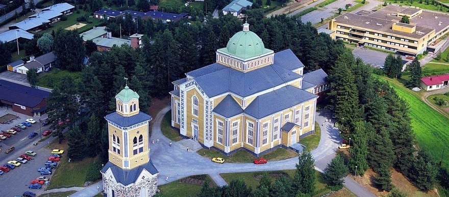 7. Самая большая в мире деревянная христианская церковь