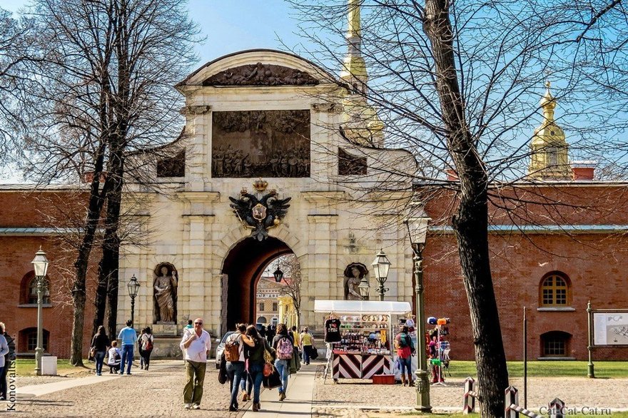 Петровские ворота Петропавловской крепости