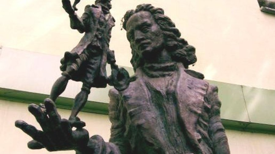 Памятник Гулливеру