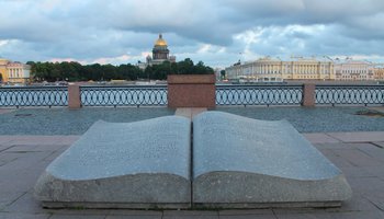 Семь стихотворений Серебряного века о петербургских зданиях