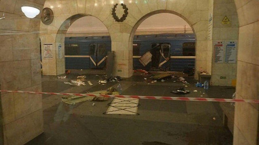 11 человек погибли и 45 получили ранения в результате взрыва в метро