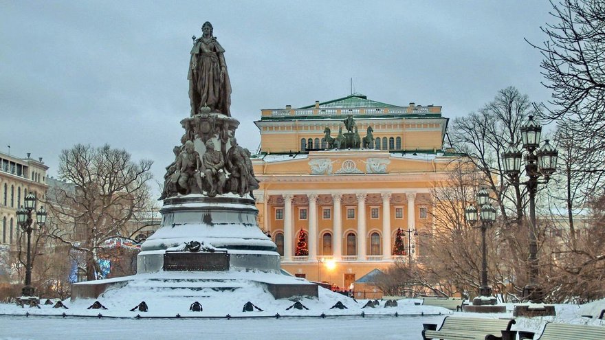 Площадь Островского