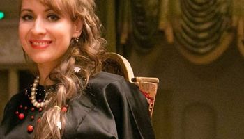 Занятия по академическому вокалу и игре на фортепиано