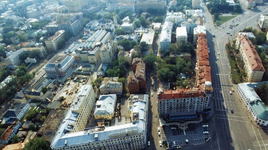 Прогулка недалеко от станции метро «Полянка»