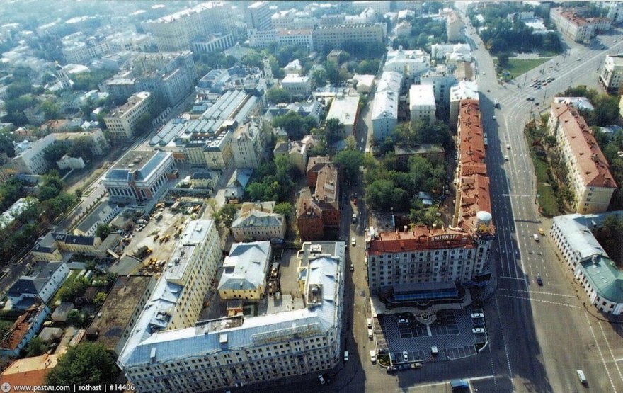 Прогулка недалеко от станции метро «Полянка»