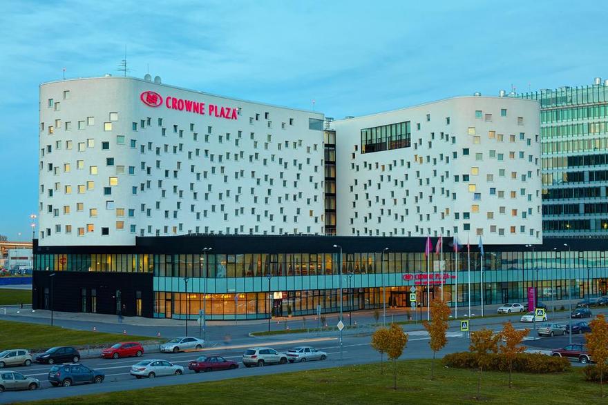 Отель Crowne Plaza St.Petersburg Airport