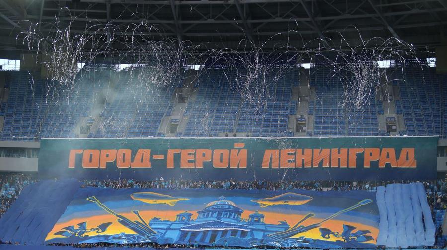 Фанаты «Зенита» устроили перформанс «Город-герой Ленинград»