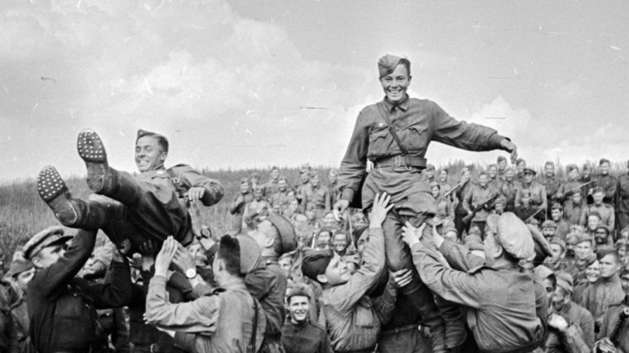 В преддверии Дня Победы в Сети запустили фотопроект со снимками тех, кто сражался за Родину