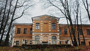 Заброшенная усадьба Санс-Эннуи