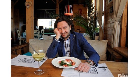 Михаил Шурыгин любит салат с рукколой и жареным камамбером в ресторане Regatta