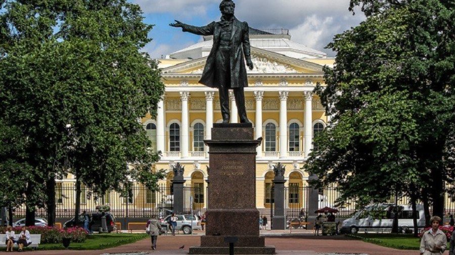 В петербургском дворе будут транслировать видеопоздравления ко дню рождения Пушкина 