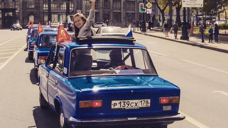В Петербурге запустили экскурсии на легендарных «копейках»