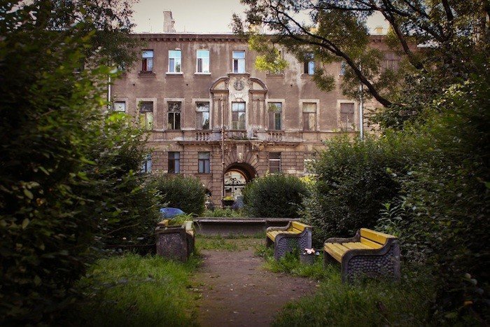 Двор «Сен-Жермен»