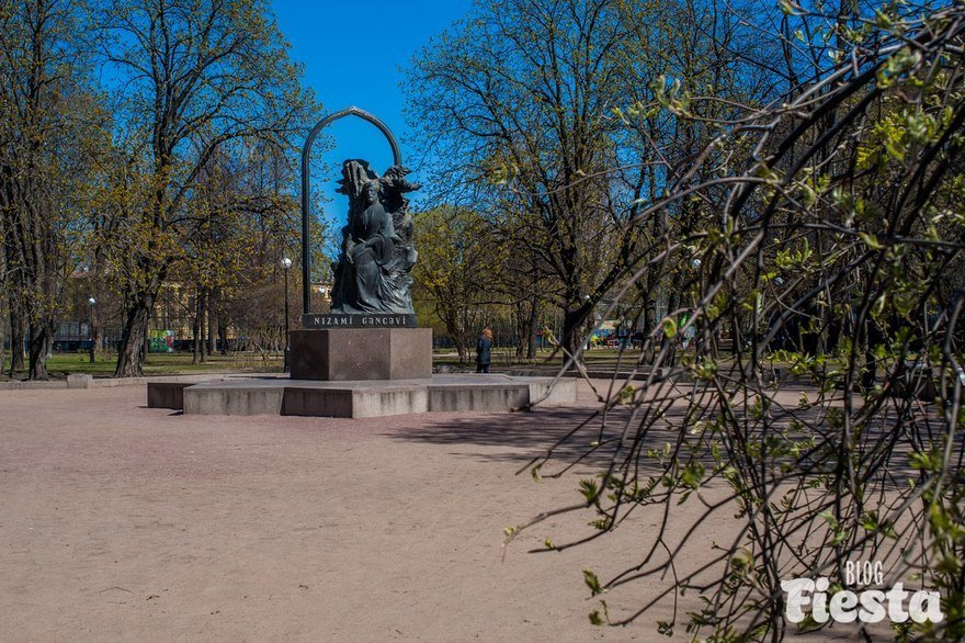 Сквер Низами