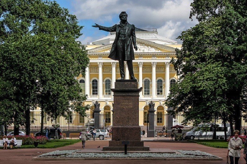 Пушкинский день на площади Искусств 