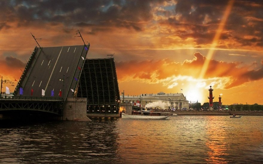 Стали известны самые популярные мосты Петербурга
