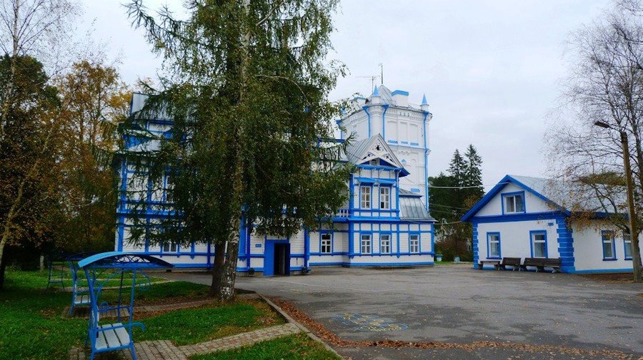 Уникальный маяк-усадьба на реке в Ленобласти