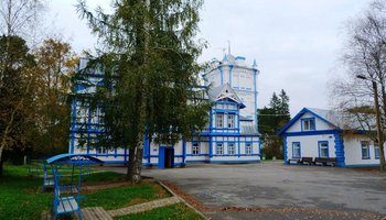 Уникальный маяк-усадьба на реке в Ленобласти