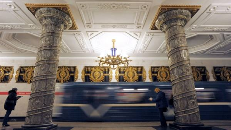 Метро Петербурга в июне продлит работу до 01:30 