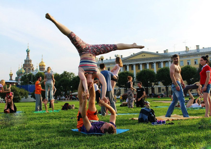 Где в Петербурге бесплатно позаниматься йогой, фитнесом и бегом 