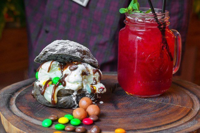 Чёрные «айс-бургеры» 