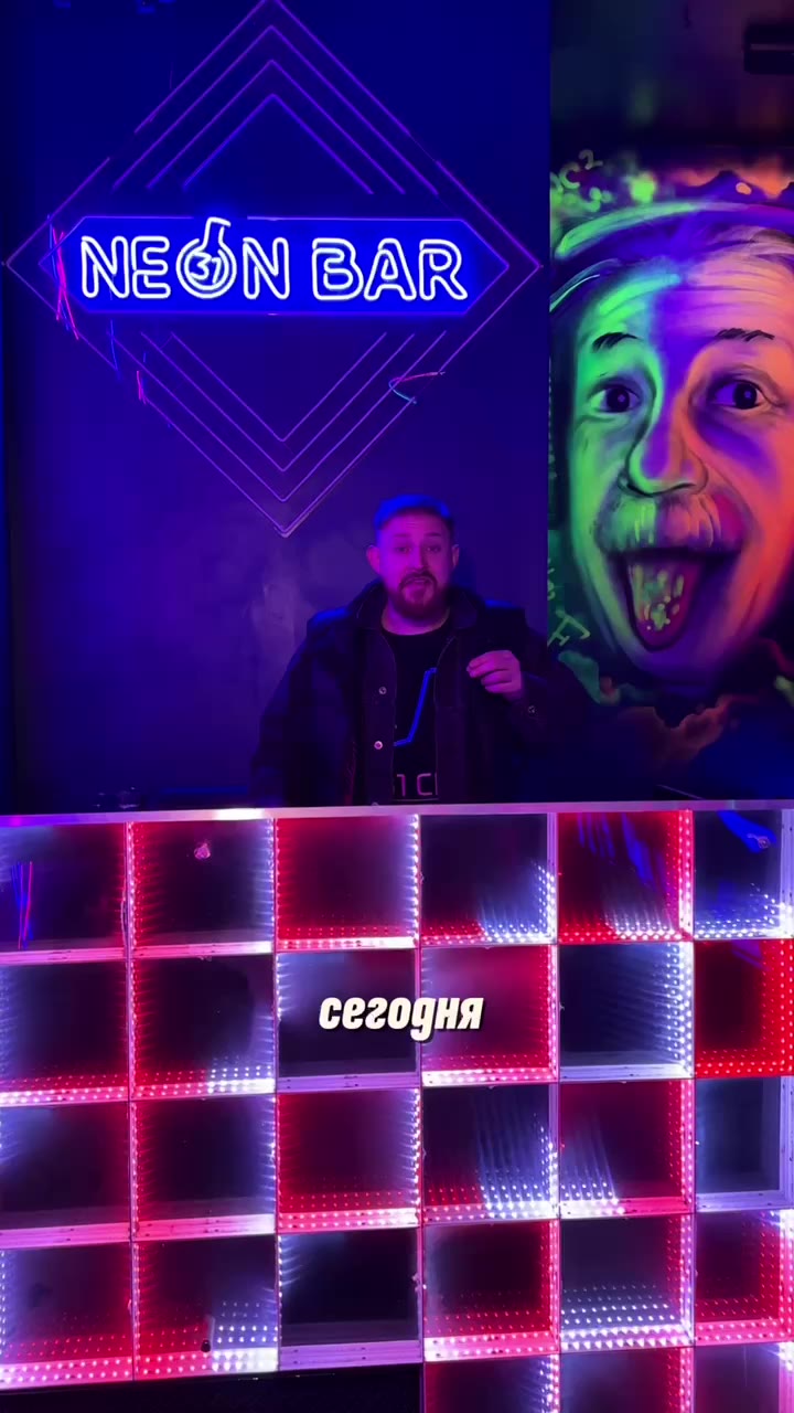 🥰Самый известный неоновый бар в Петербурге